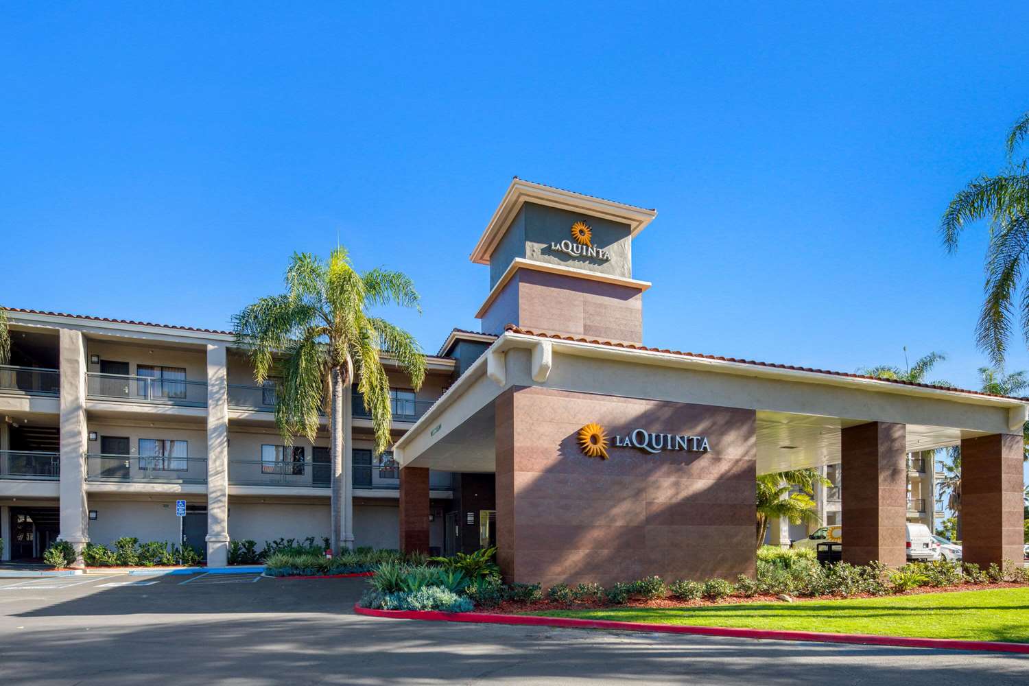 La Quinta Inn & Suites by Wyndham Orange County Airport 46/55