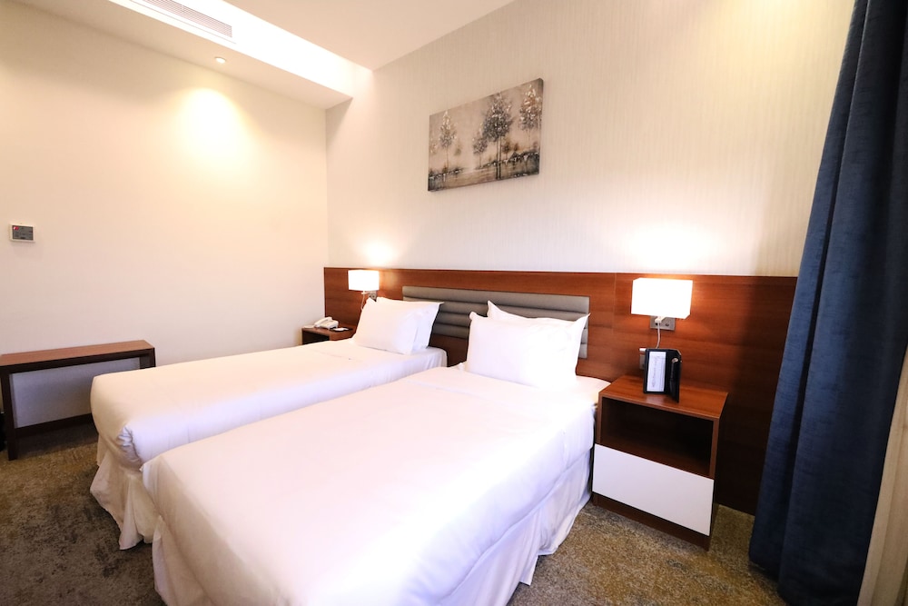 EVA Hotel 6/38