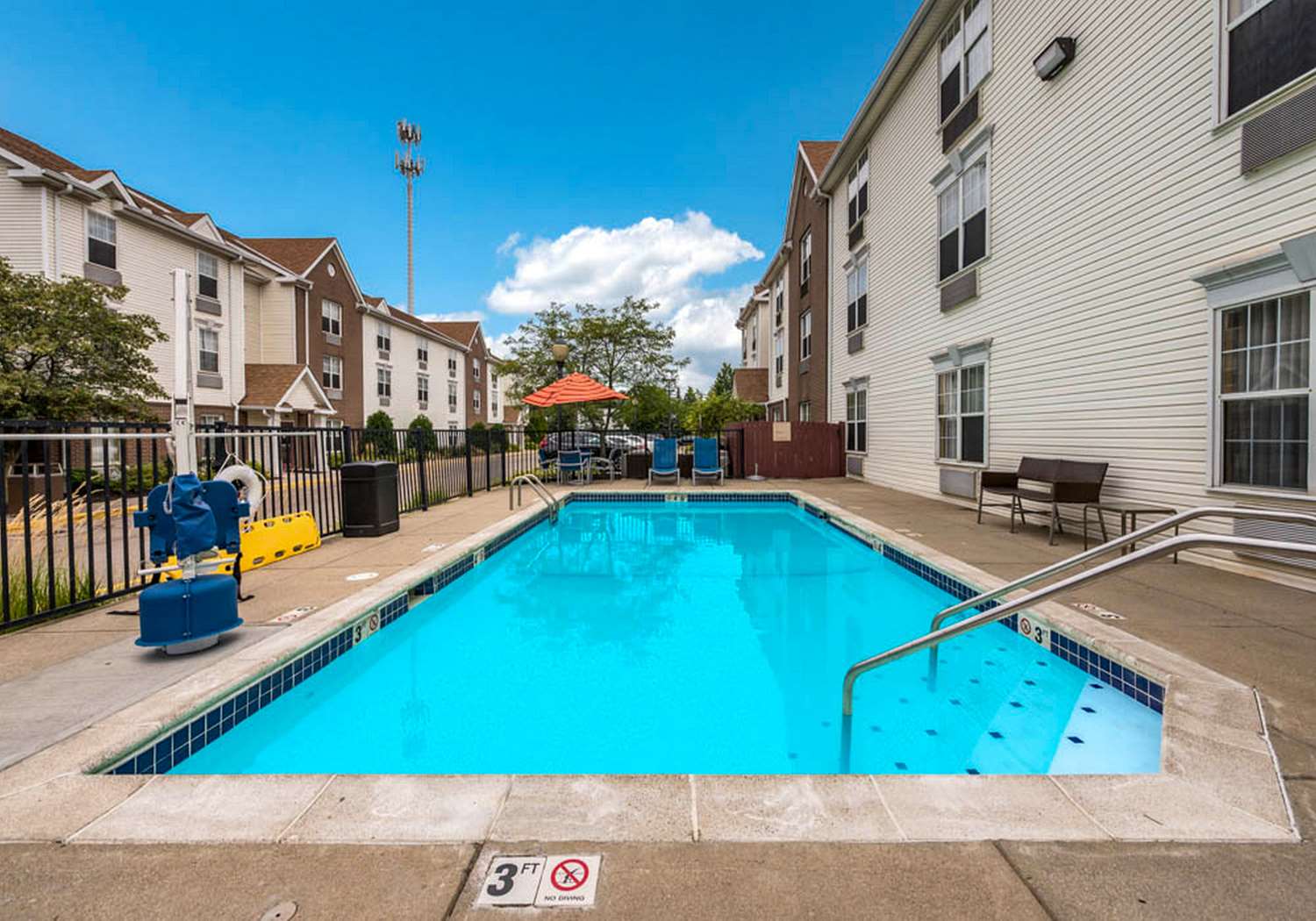 Suburban Studios Blue Ash Cincinnati 48/48