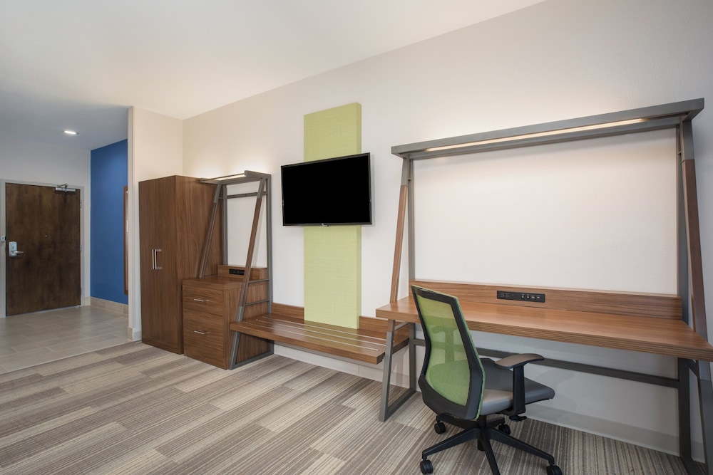 Holiday Inn Express Slidell 65/73
