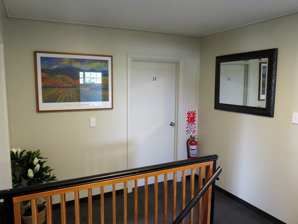 Admirals Motor Lodge 34/71