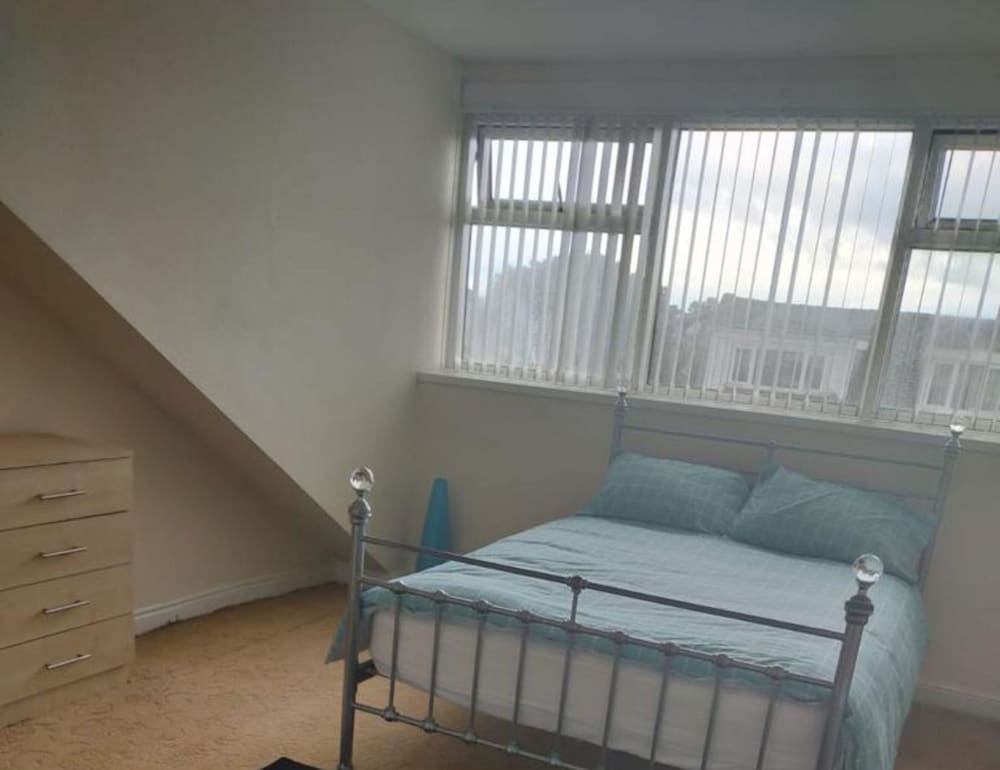Paradise Apartment- Female Only 4/16