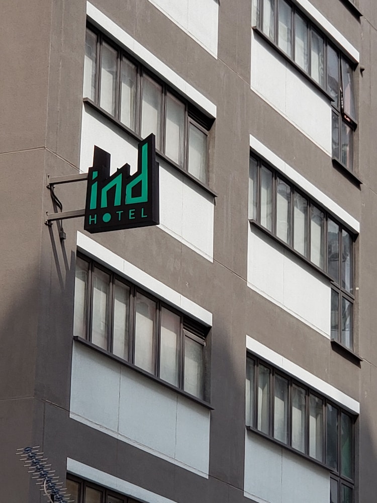 Ind Hotel 2/40