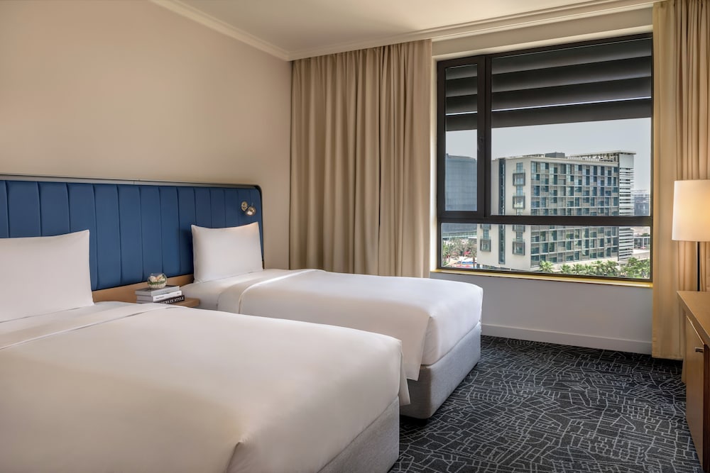 2 Bedrooms, Suite, King and Twin Beds, Plaza View