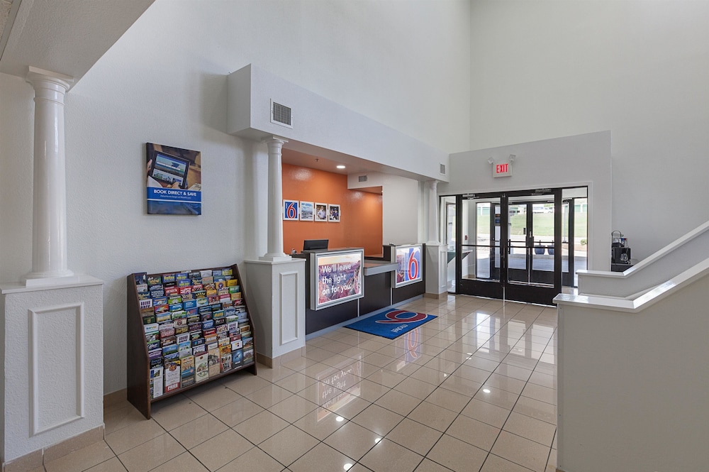 Motel6 Bedford, TX - Fort Worth 28/38