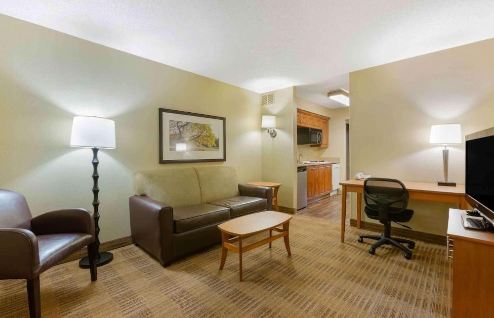 Studio 6 Extended Stay Findlay Tiffin Avenue OH 33/50