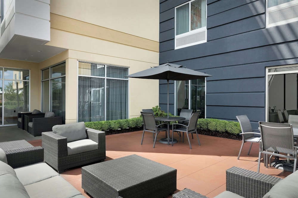 Fairfield Inn Suites Fayetteville North 29/50