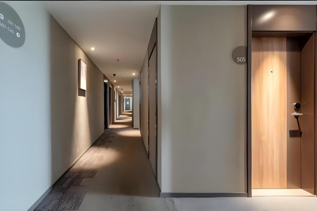 Home Inn Neo (Yangzhou Dongguan Street, He Garden) 32/40