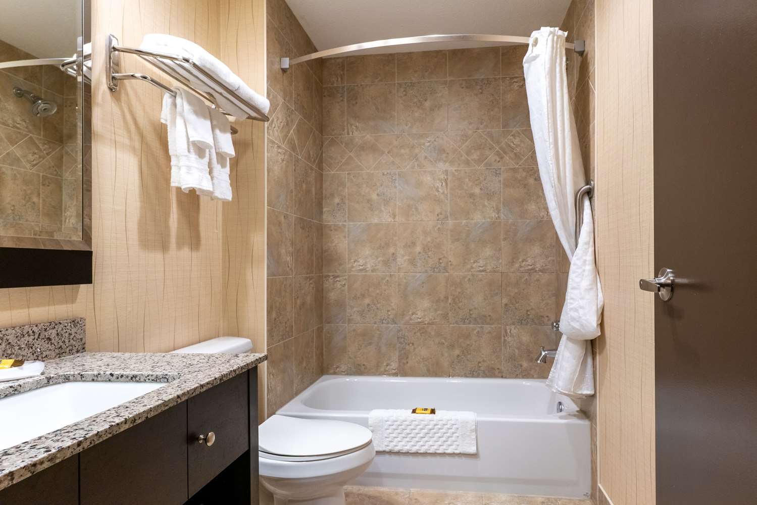 Best Western Plus South Edmonton Inn and Suites 26/32