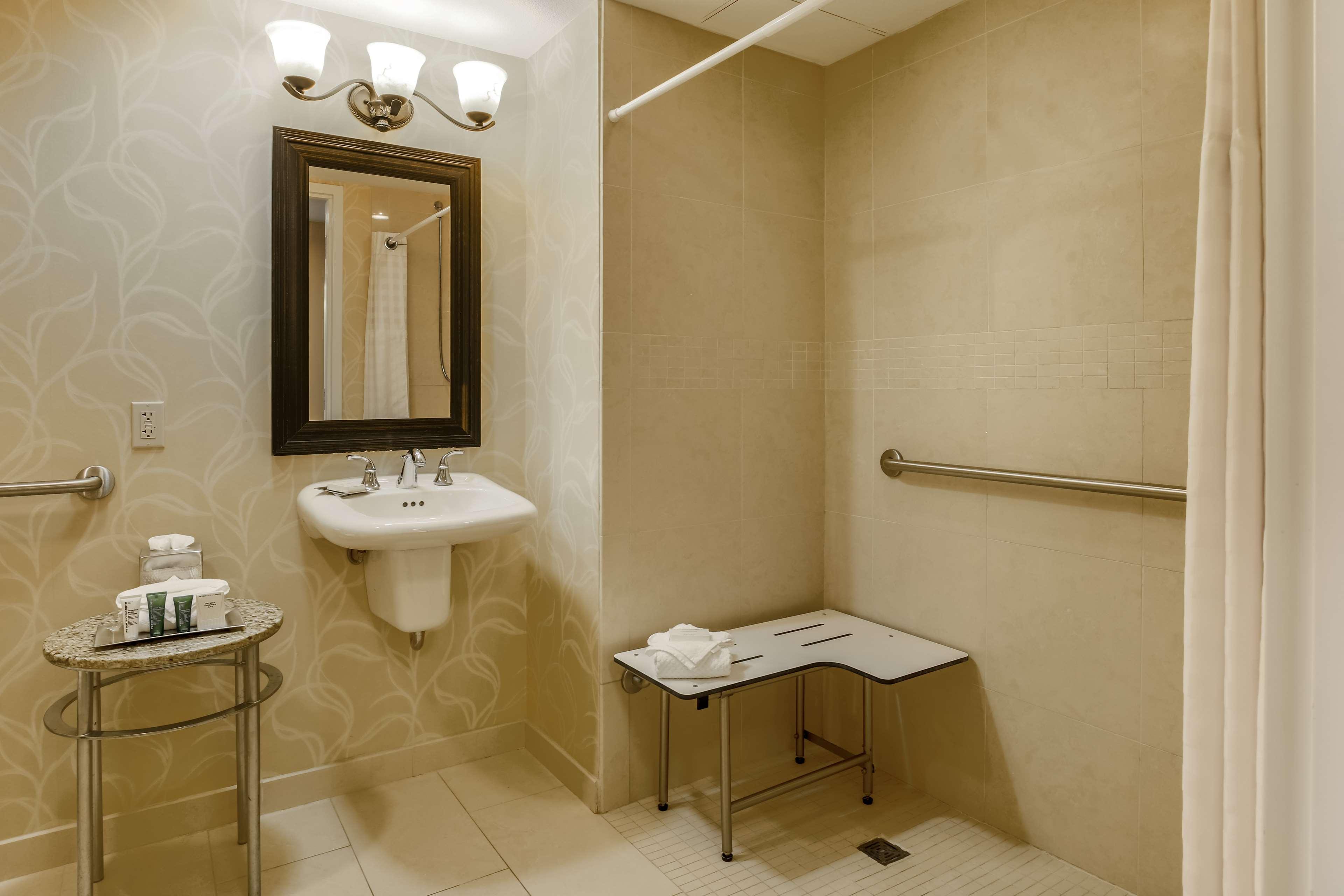 شقة سكنية رئاسية بسرير كينج لذوي الإعاقة، Hilton Branson Convention Center 3/3