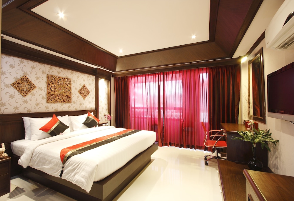 Rayaburi Hotel Patong 11/52