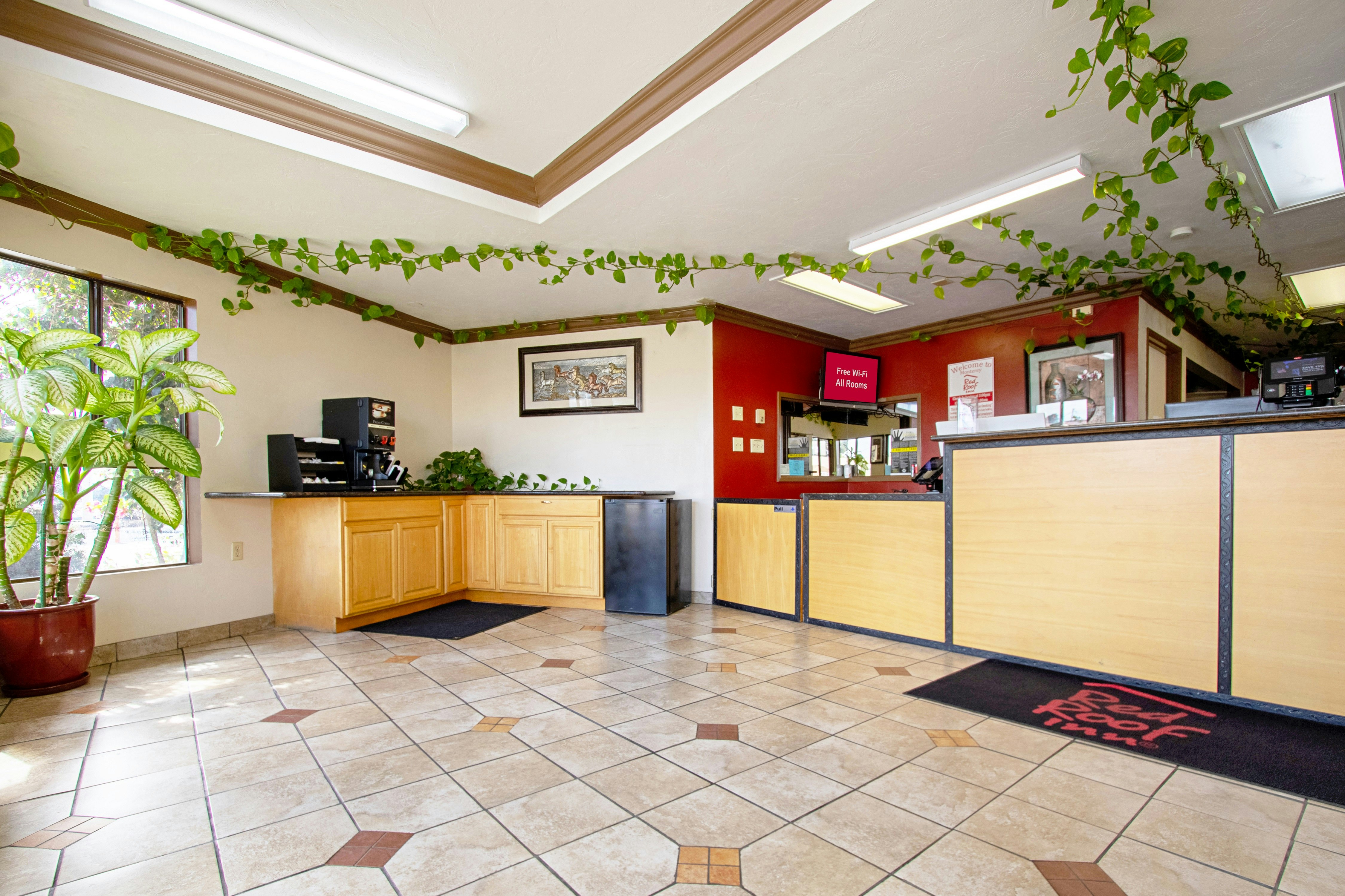 Red Roof Inn & Suites Monterey 9/35