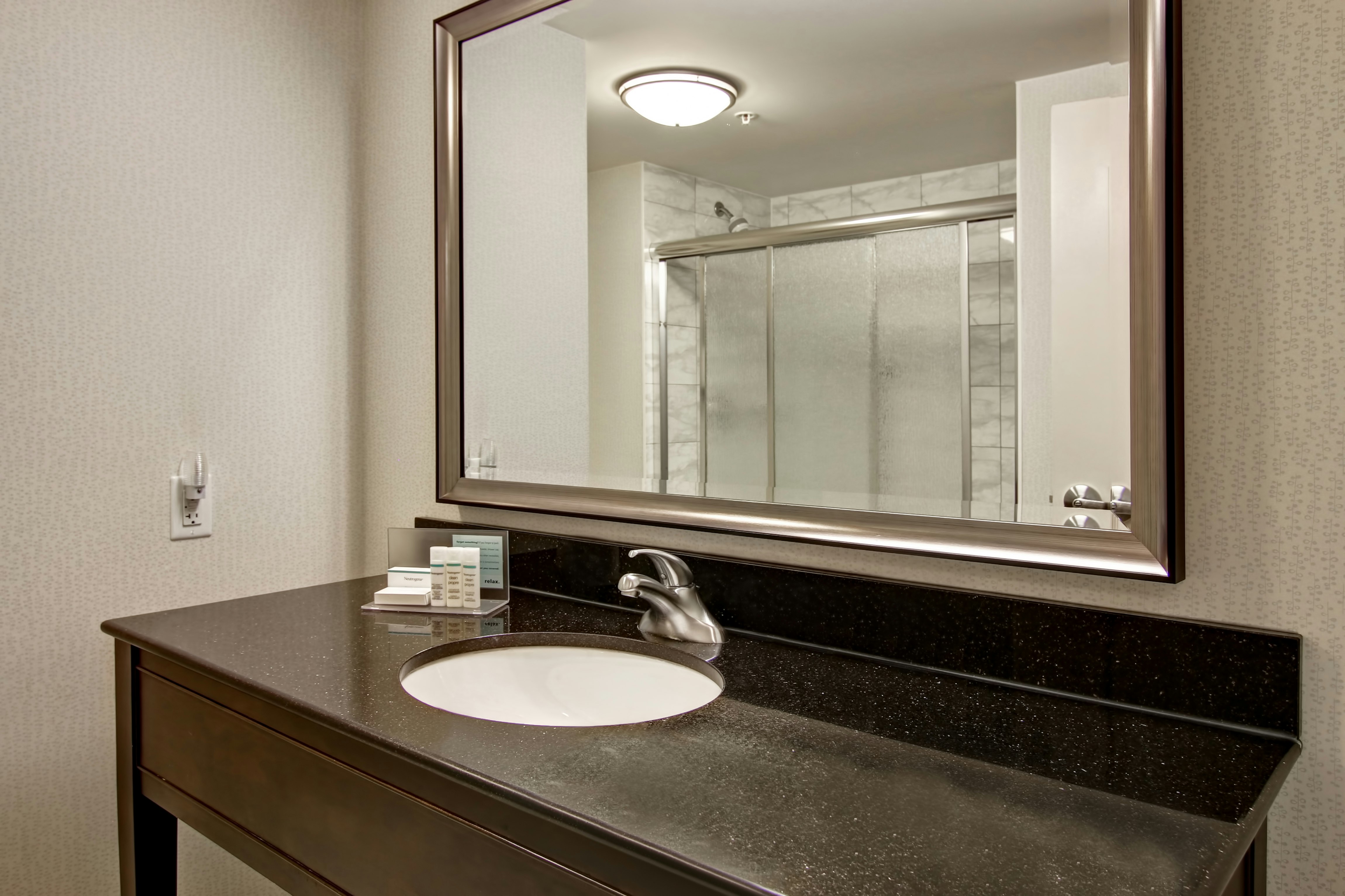 Hampton Inn by Hilton Toronto Airport Corporate Centre 48/49