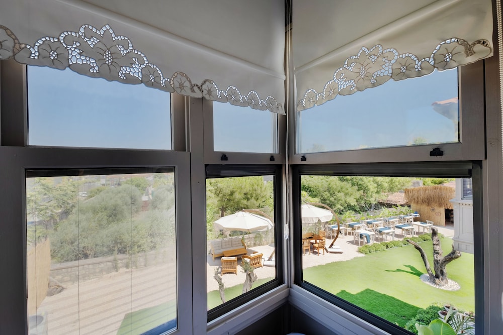 Armel Alacati (+12 Adult Only) 19/46