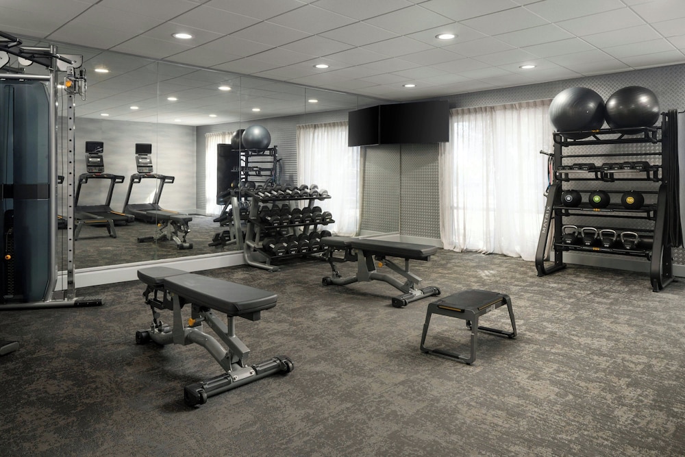 Fairfield Inn & Suites Newark Liberty International Airport 12/38
