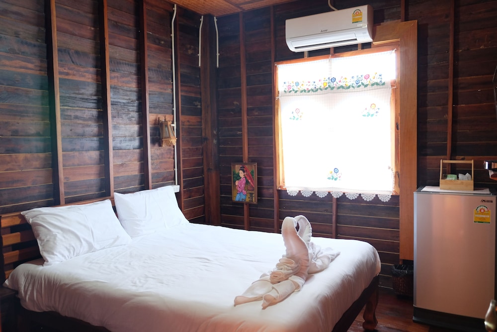 Baan Kun Tuad Ko Si Chang 13/36