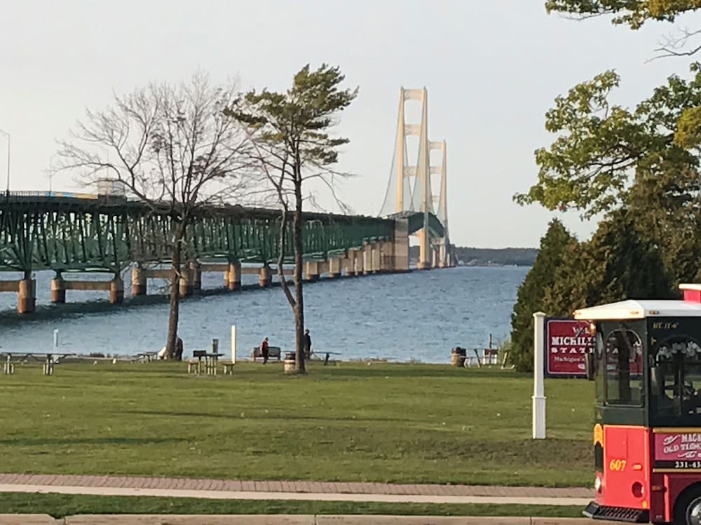Parkside Inn Bridgeview 55/59