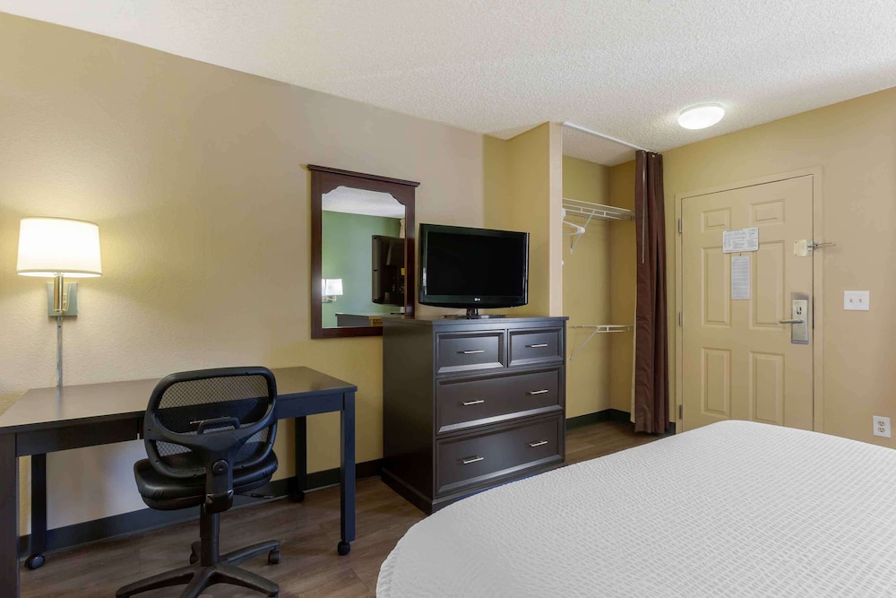 Extended Stay America Phoenix Scottsdale North 29/38