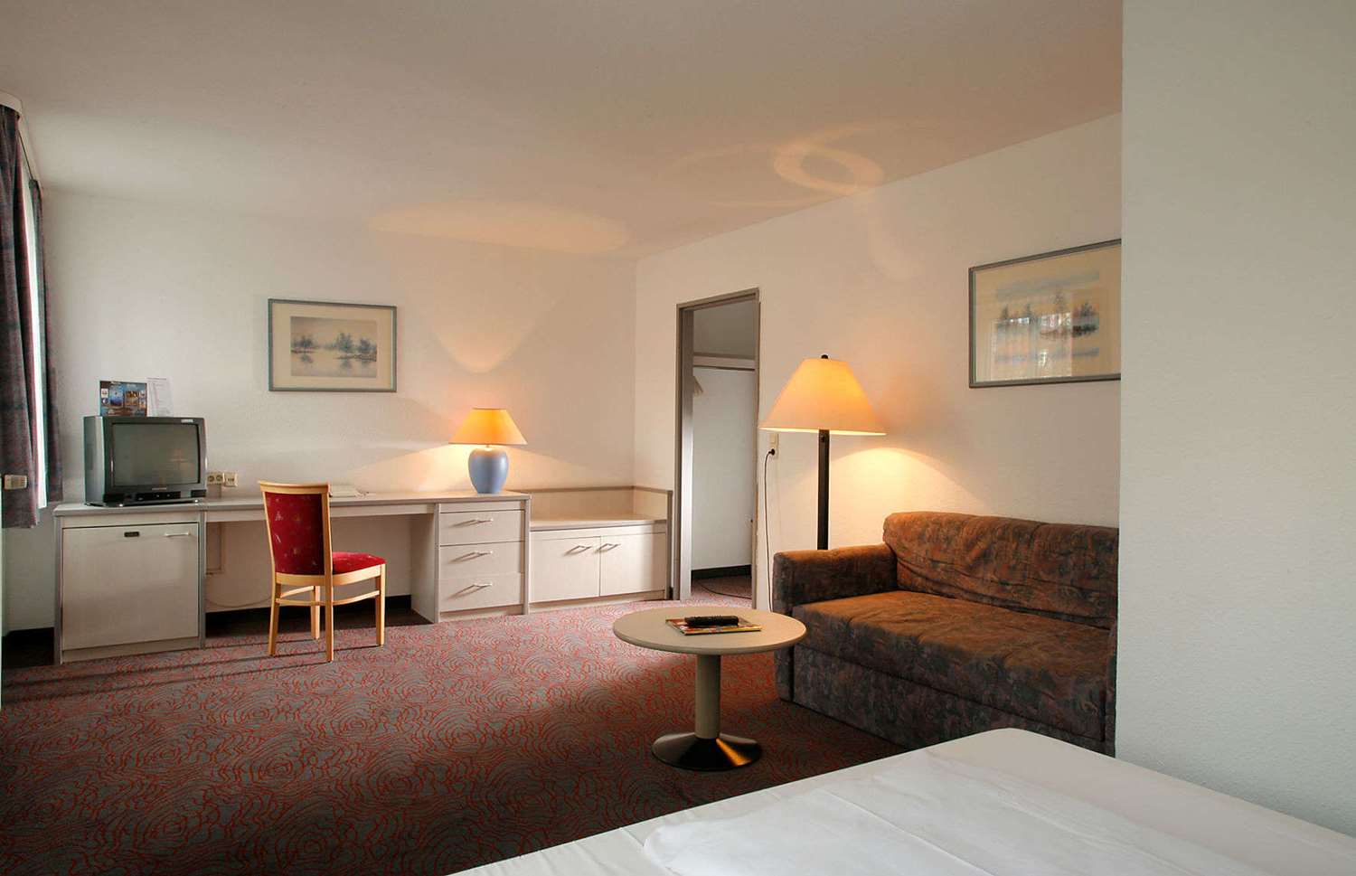 Hessenland Hotel by Stay Awesome 6/11