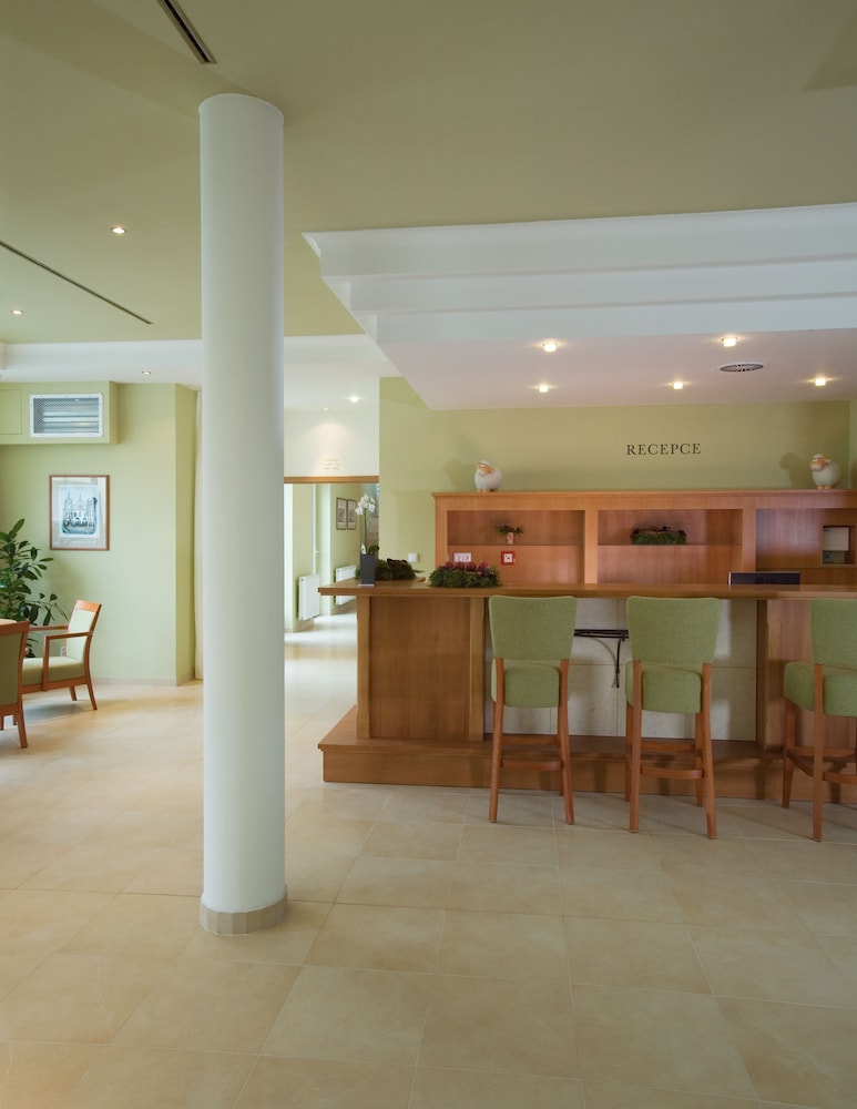 Dolce Villa Hotel 45/57