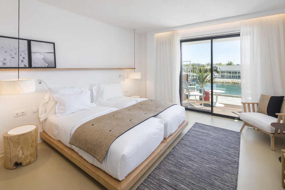 SUPERIOR, DOUBLE OR TWIN BED, MARINA VIEW