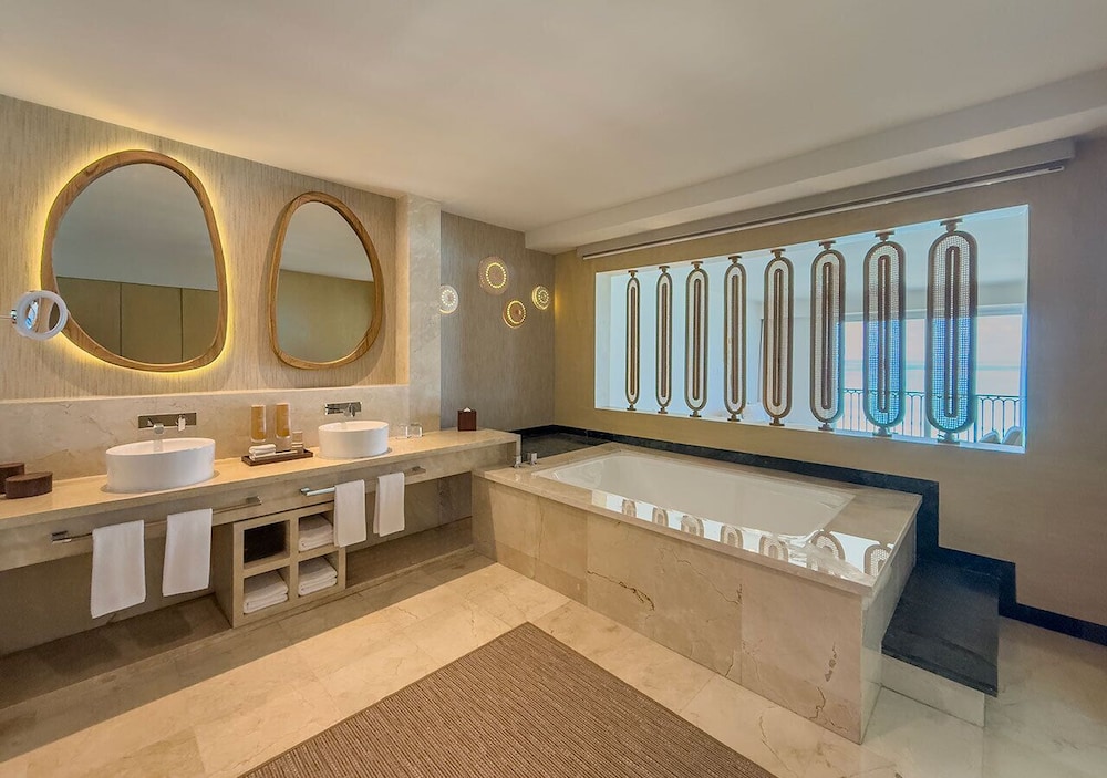 swimming pool spa
