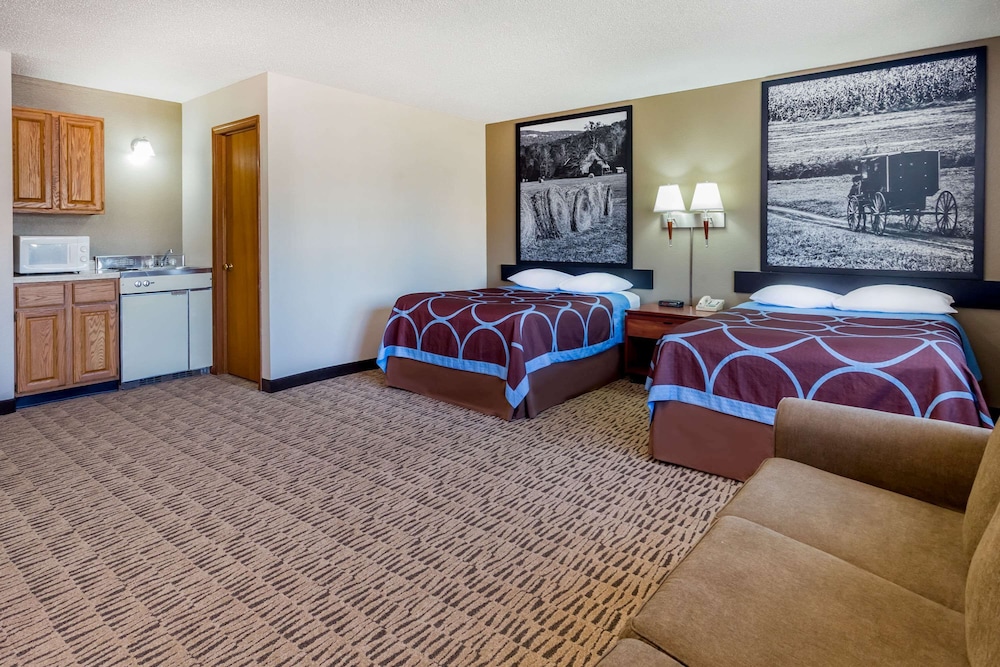 Baymont Inn and Suites by Wyndham Platteville 10/13