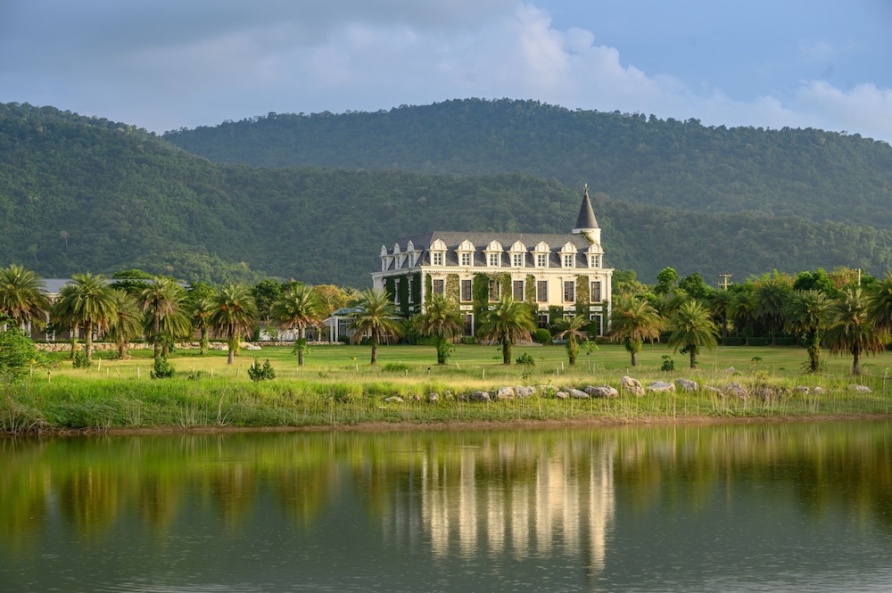 Chateau De Khaoyai Hotel & Resort 15/19