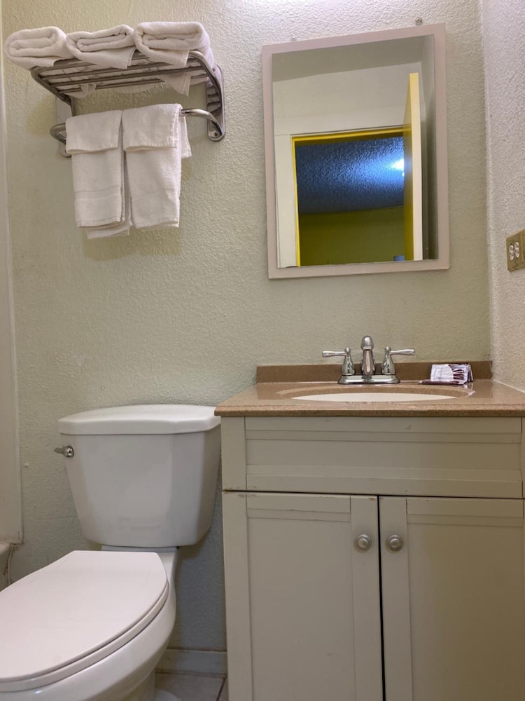 Madill Inn 30/32