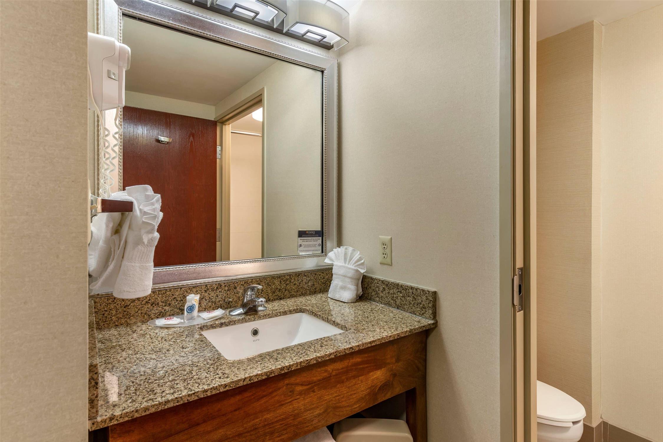 جناح بسريرين كوين، Comfort Suites Manassas Battlefield Park 6/6