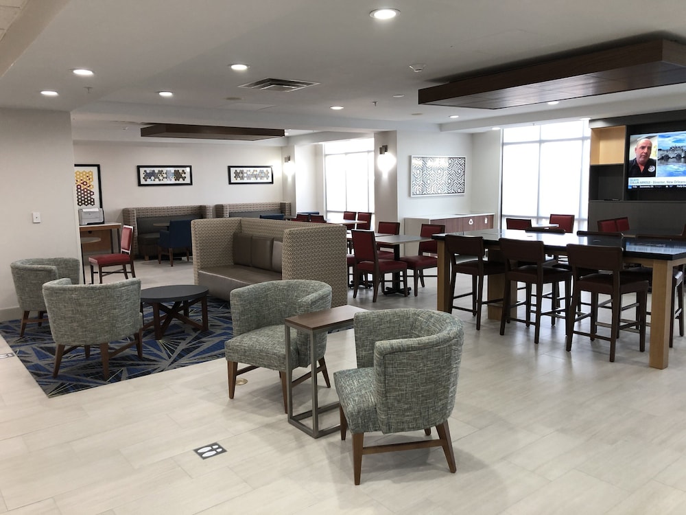 Holiday Inn Express Hillsboro I-35 52/69