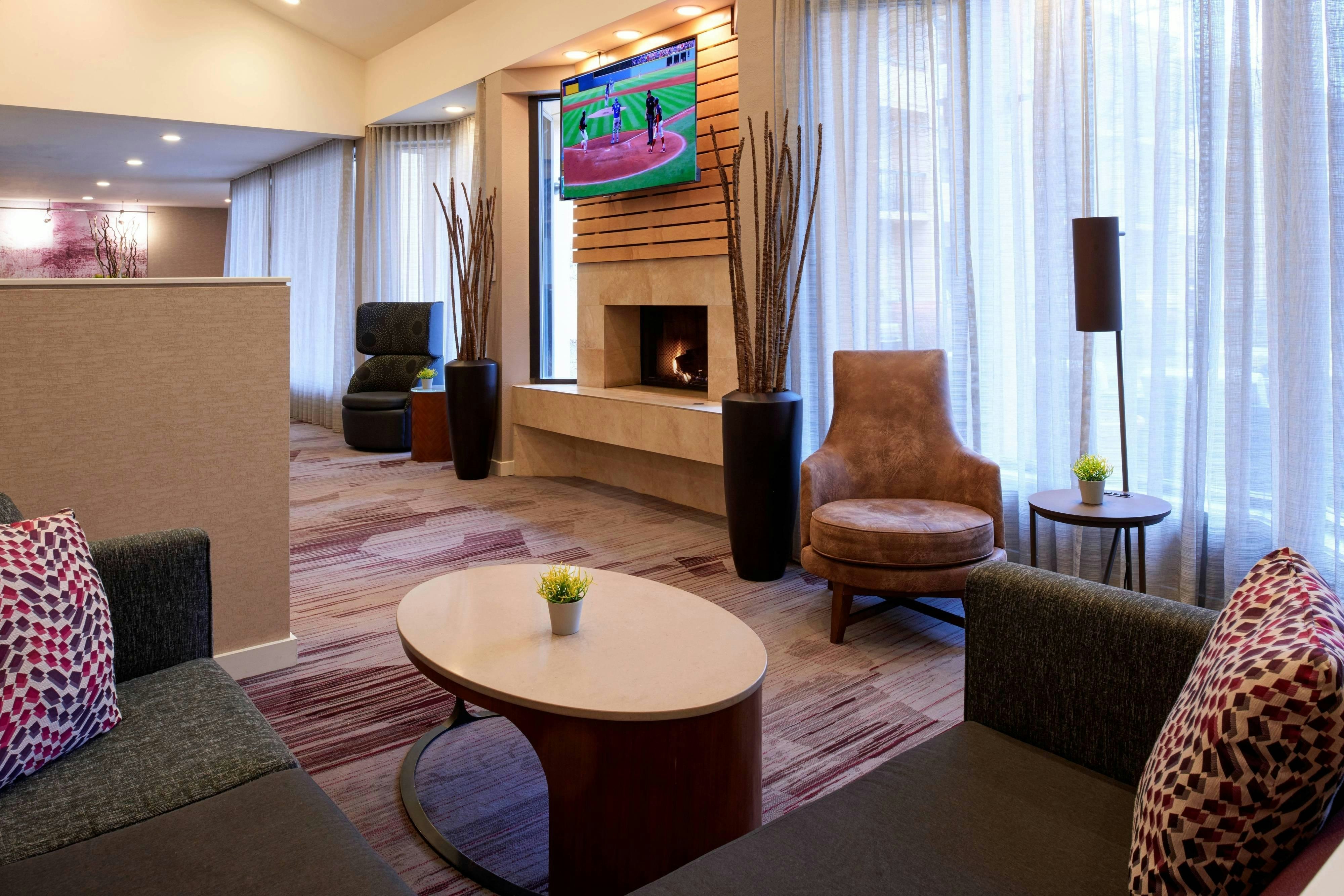 Courtyard By Marriott Detroit Metropolitan Airport Romulus 2/10