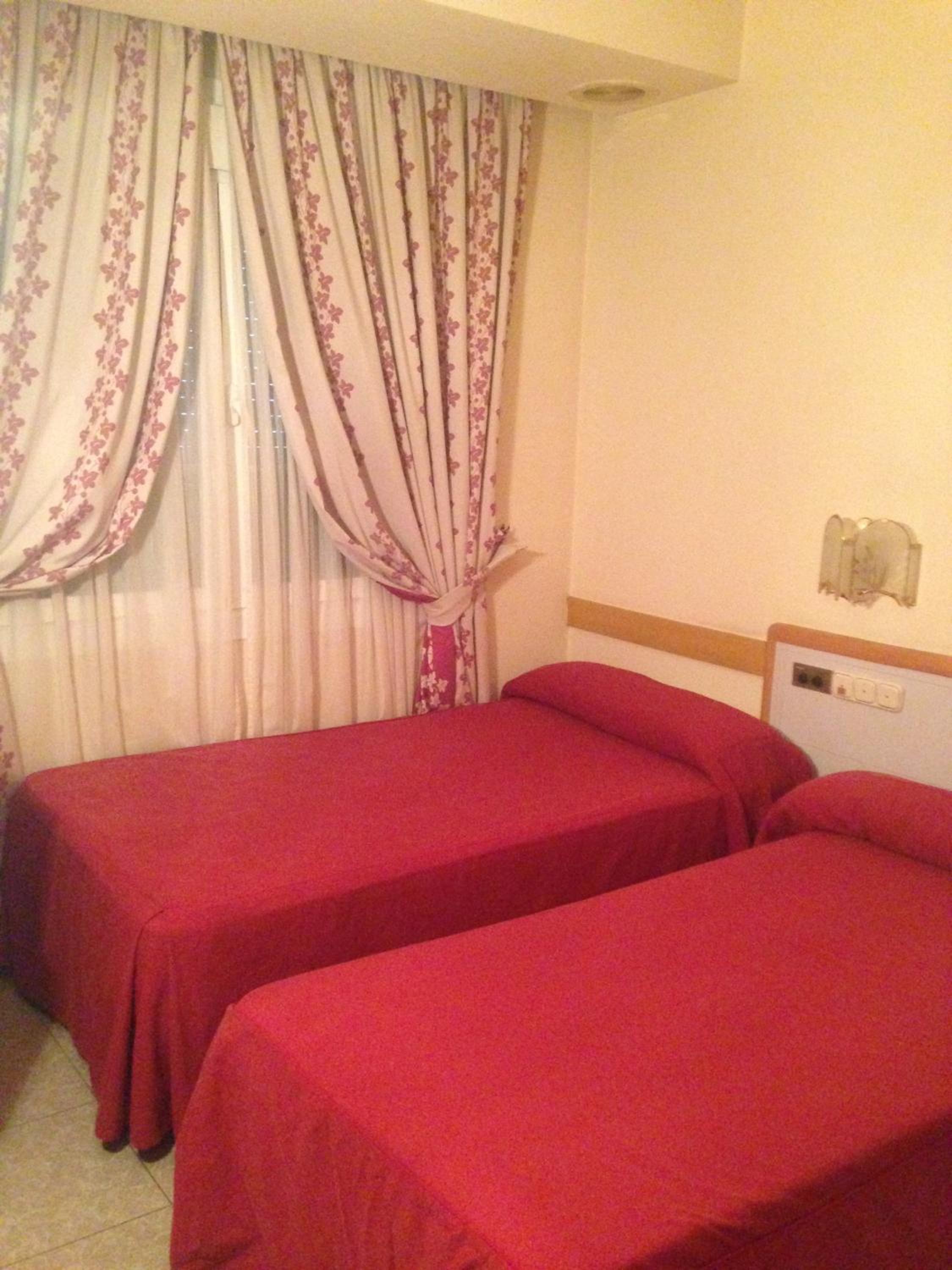غرفة بسرير مزدوج أو سريرين منفصلين مع سرير إضافي، Hotel La Maruxina 3/6