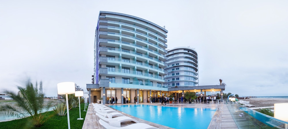 Hotel Opera Mamaia 3/70