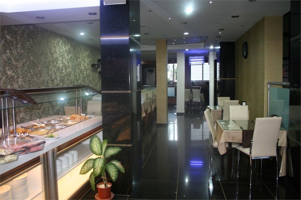 Kar Hotel 48/50