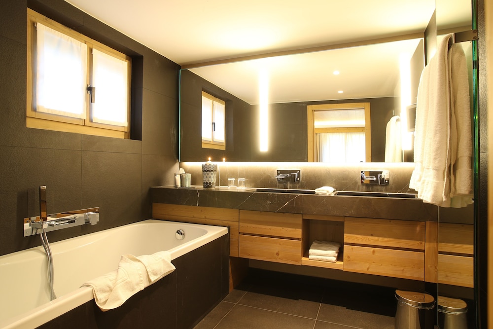 Suite, King Bed, Sofa