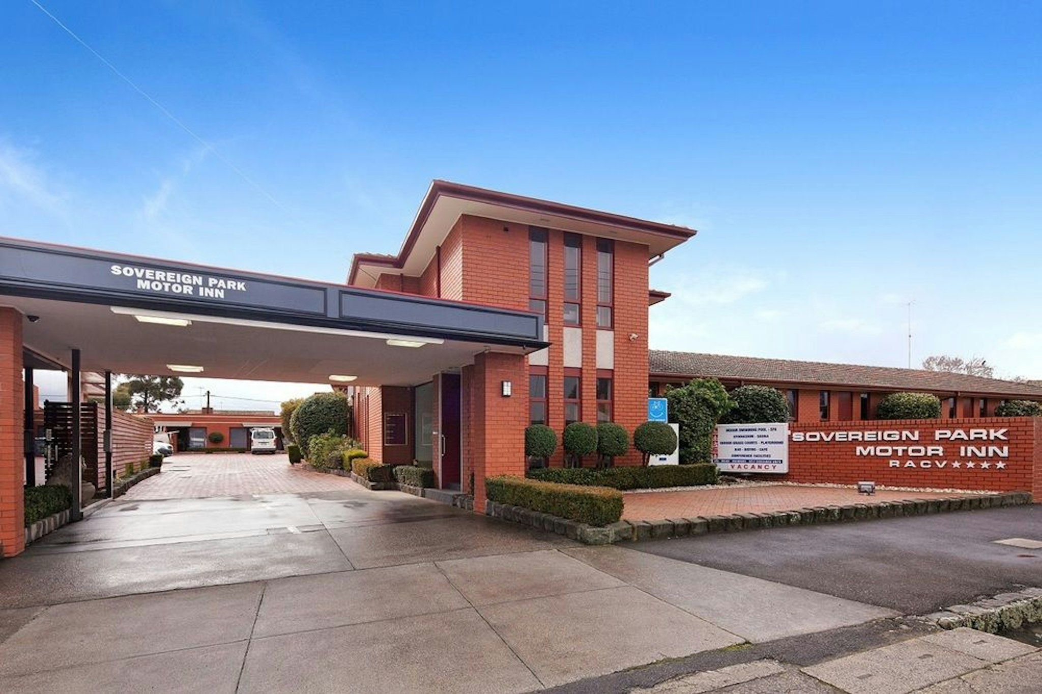 Sovereign Park Motor Inn 36/37