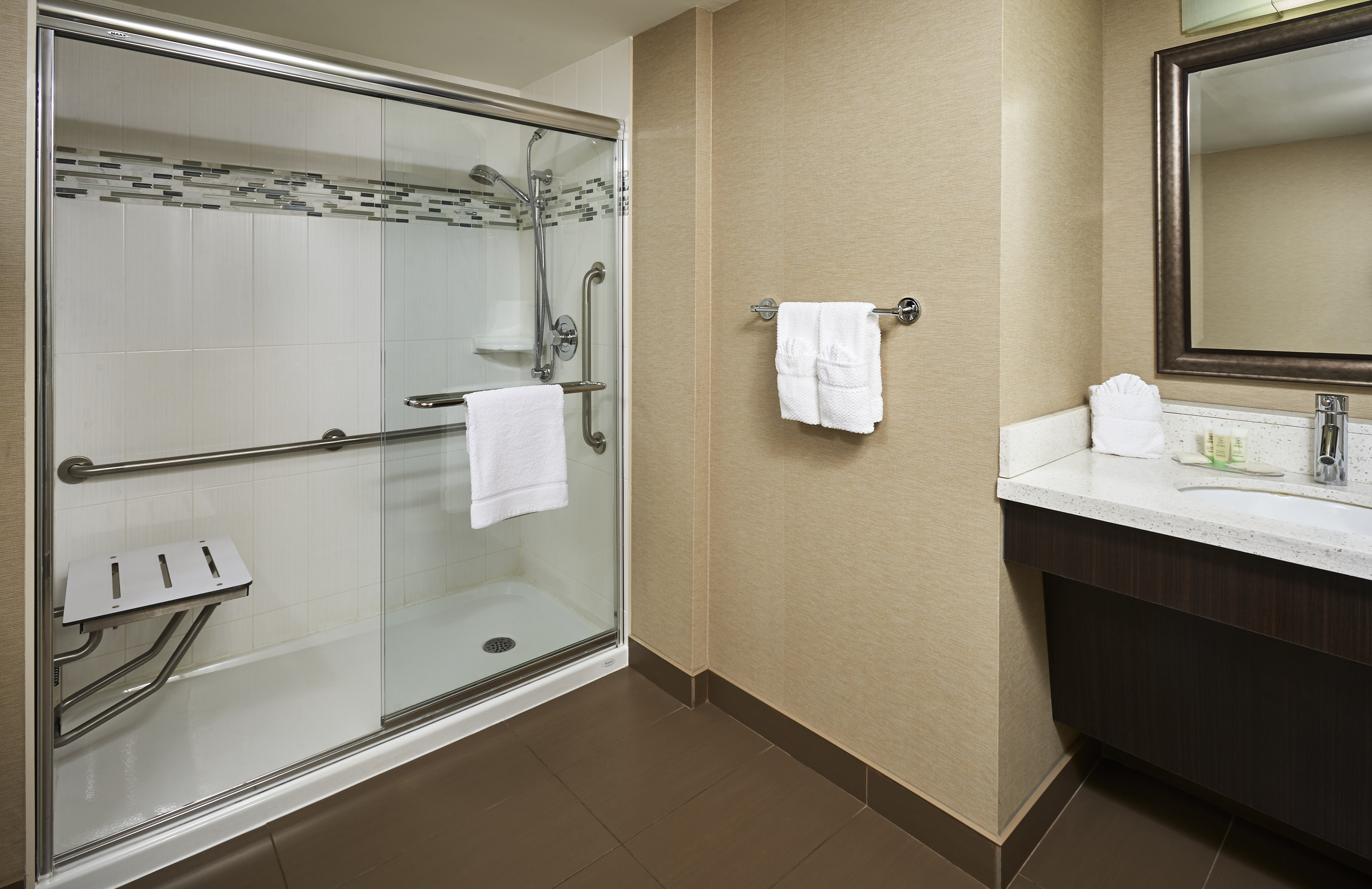 STAYBRIDGE SUITES HAMILTON - DOWNTOWN 80/80