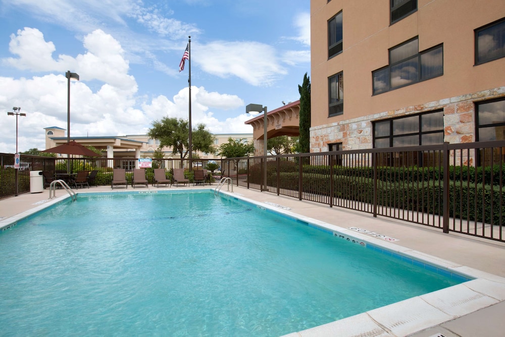 Hampton Inn Suites San Marcos 4/44