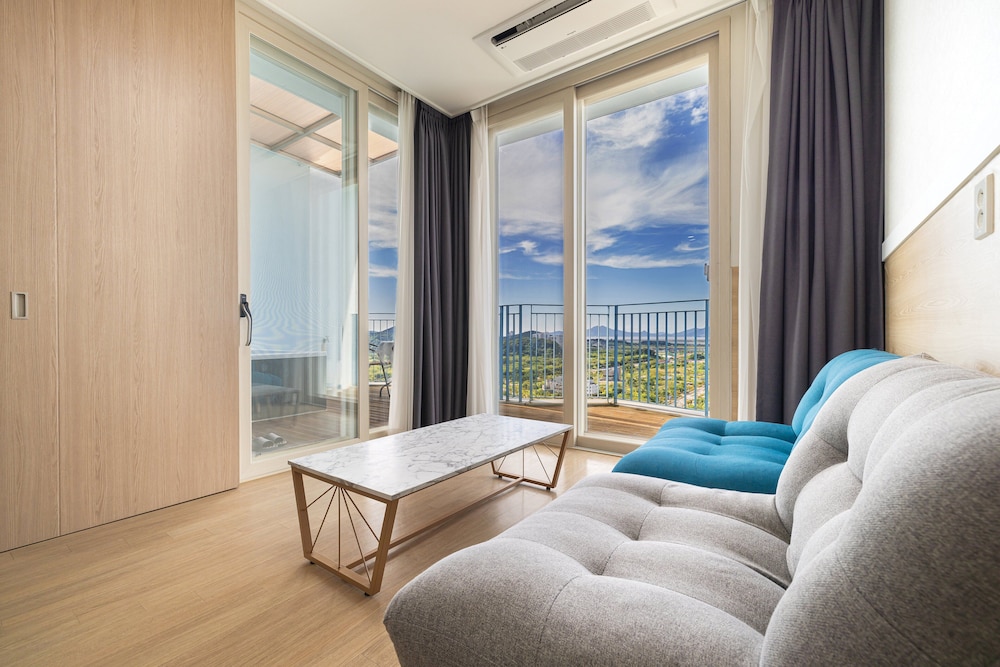 Ocean Soleview Hotel 33/57