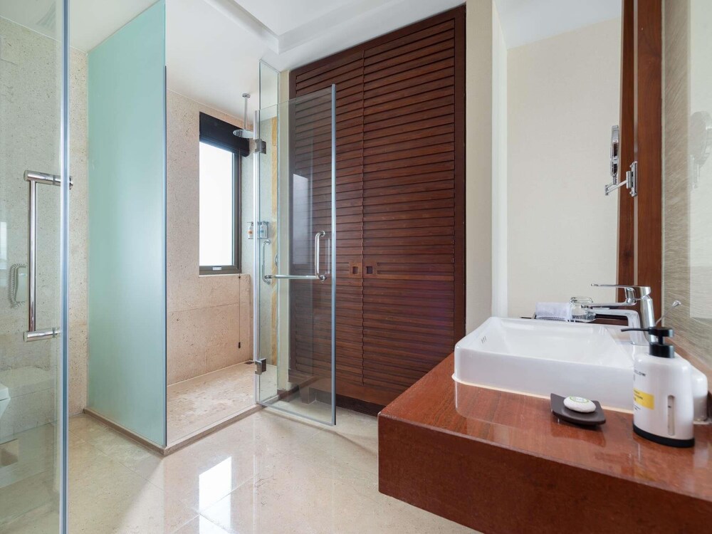 جناح ديلوكس بسرير كينج بإطلالة على البحر بغرفة نوم واحدة بمطبخ، Pullman Oceanview Sanya Bay Resort and Spa 5/5