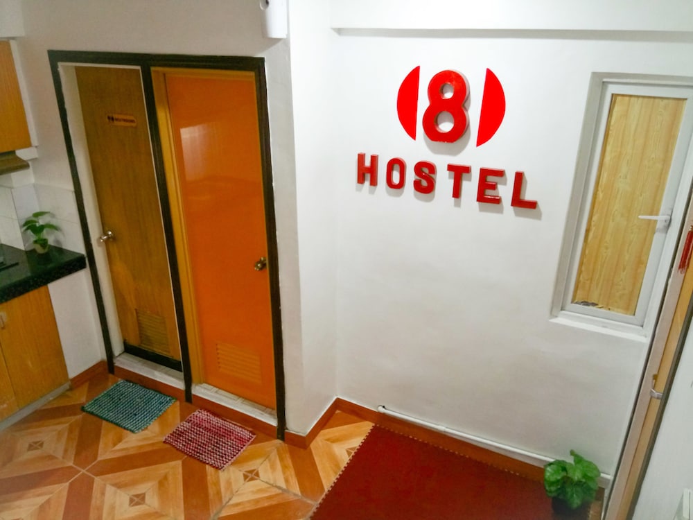 8Hostel 15/50
