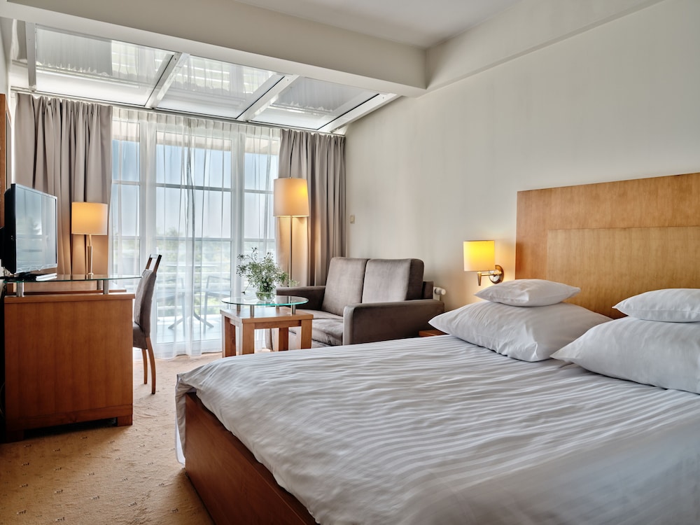 SUPERIOR, DOUBLE BED