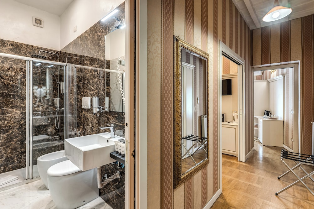 Relais Fontana di Trevi 57/64