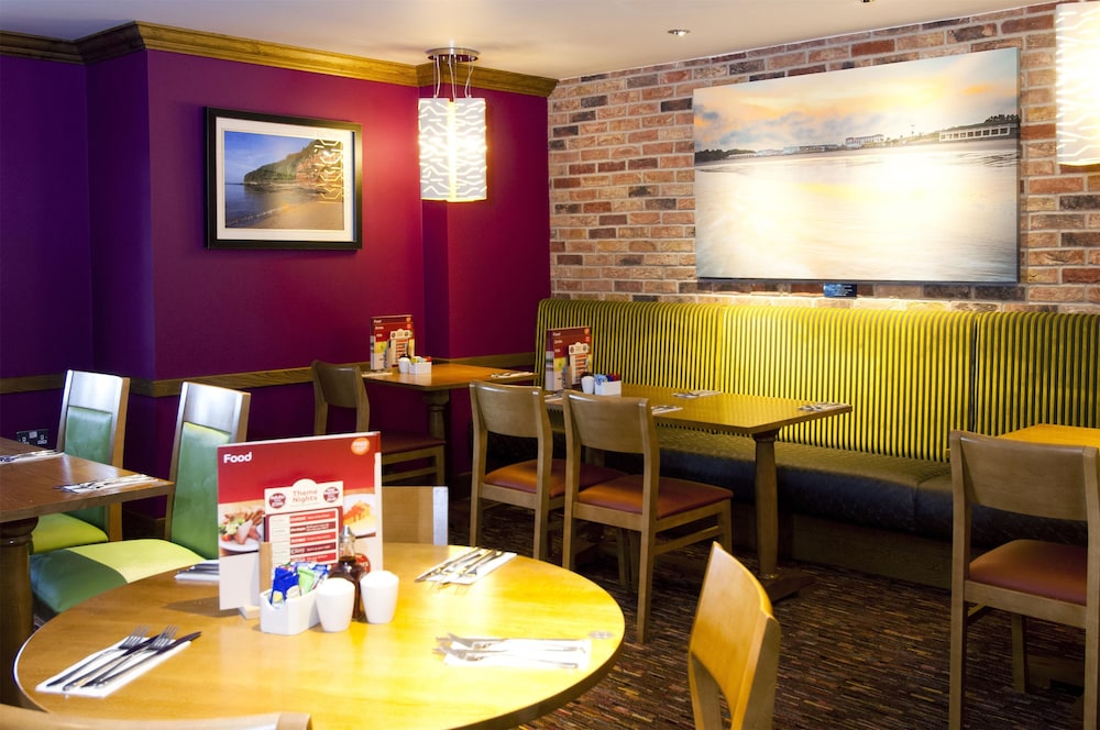 Premier Inn Barry Island (Cardiff Airport) 17/26