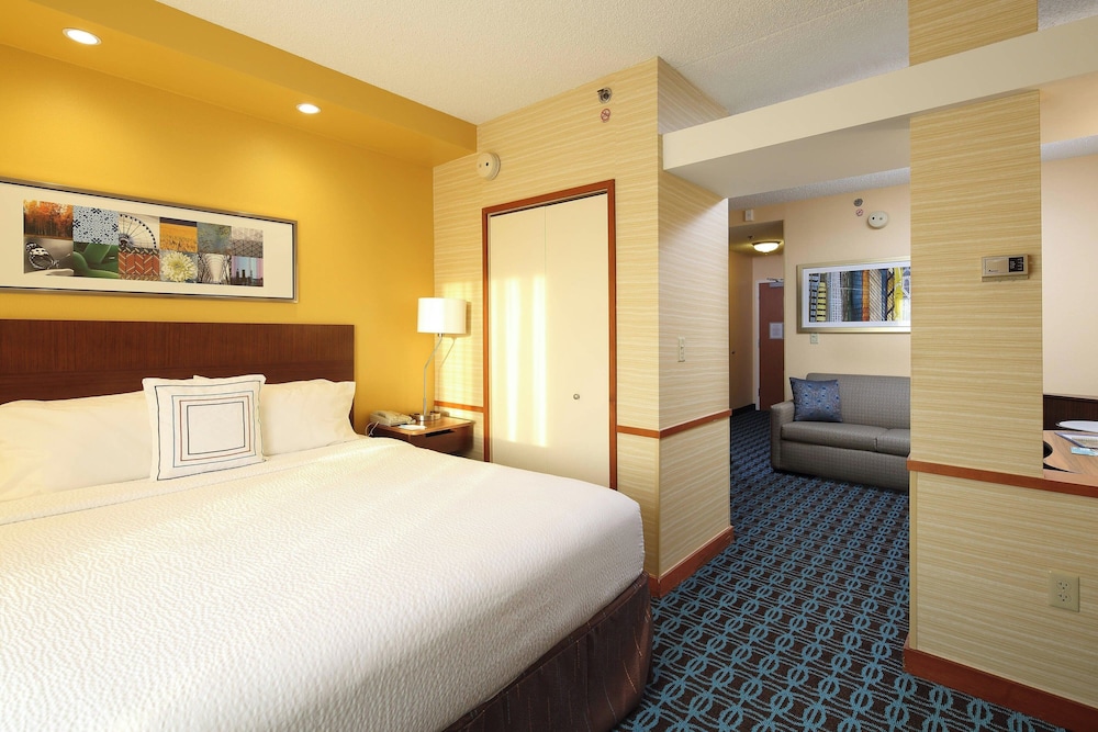 Room at Fairfield Inn & Suites Newark Liberty International Airport, NEWARK - NJ