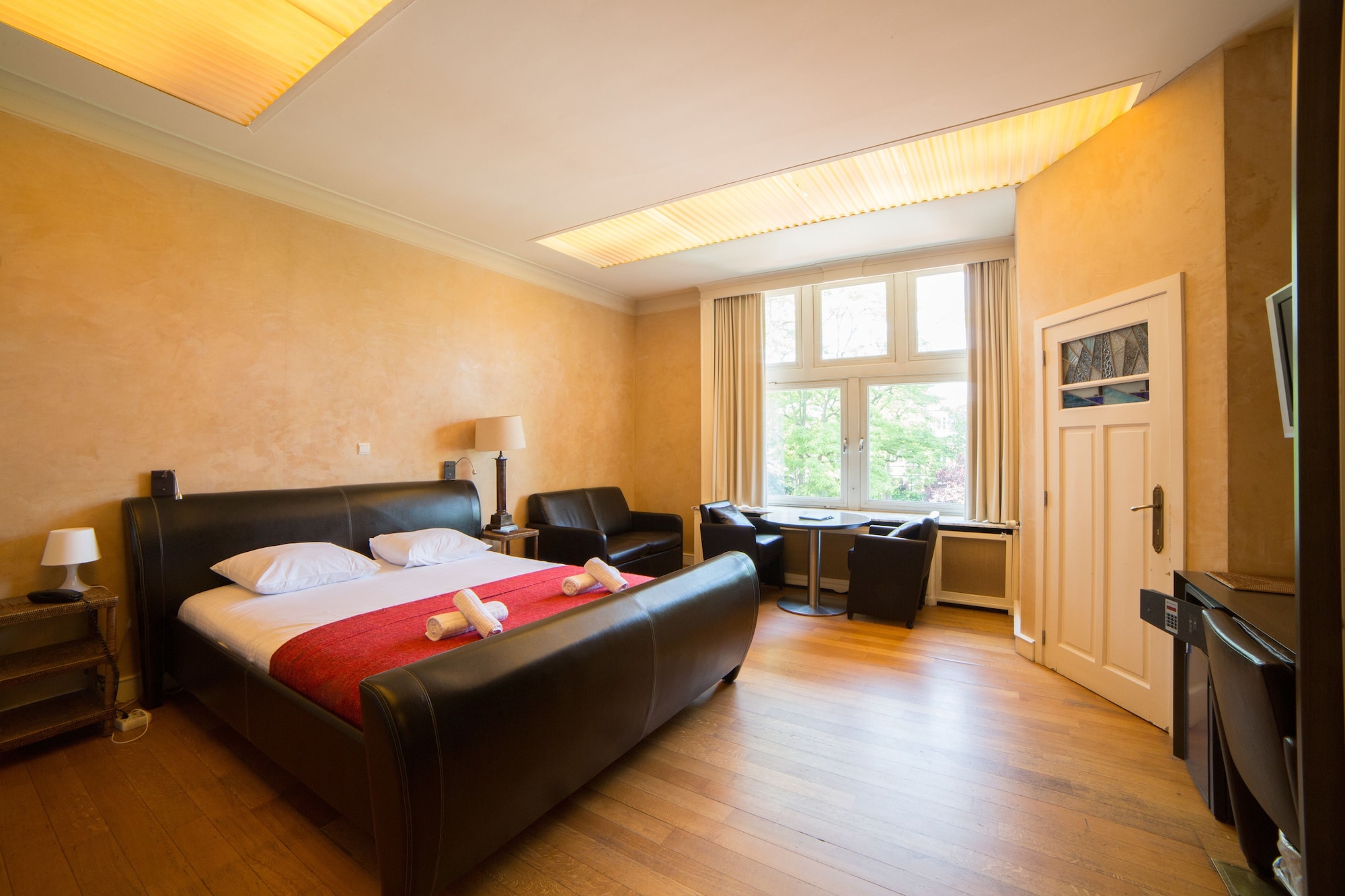 DELUXE, DOUBLE BED