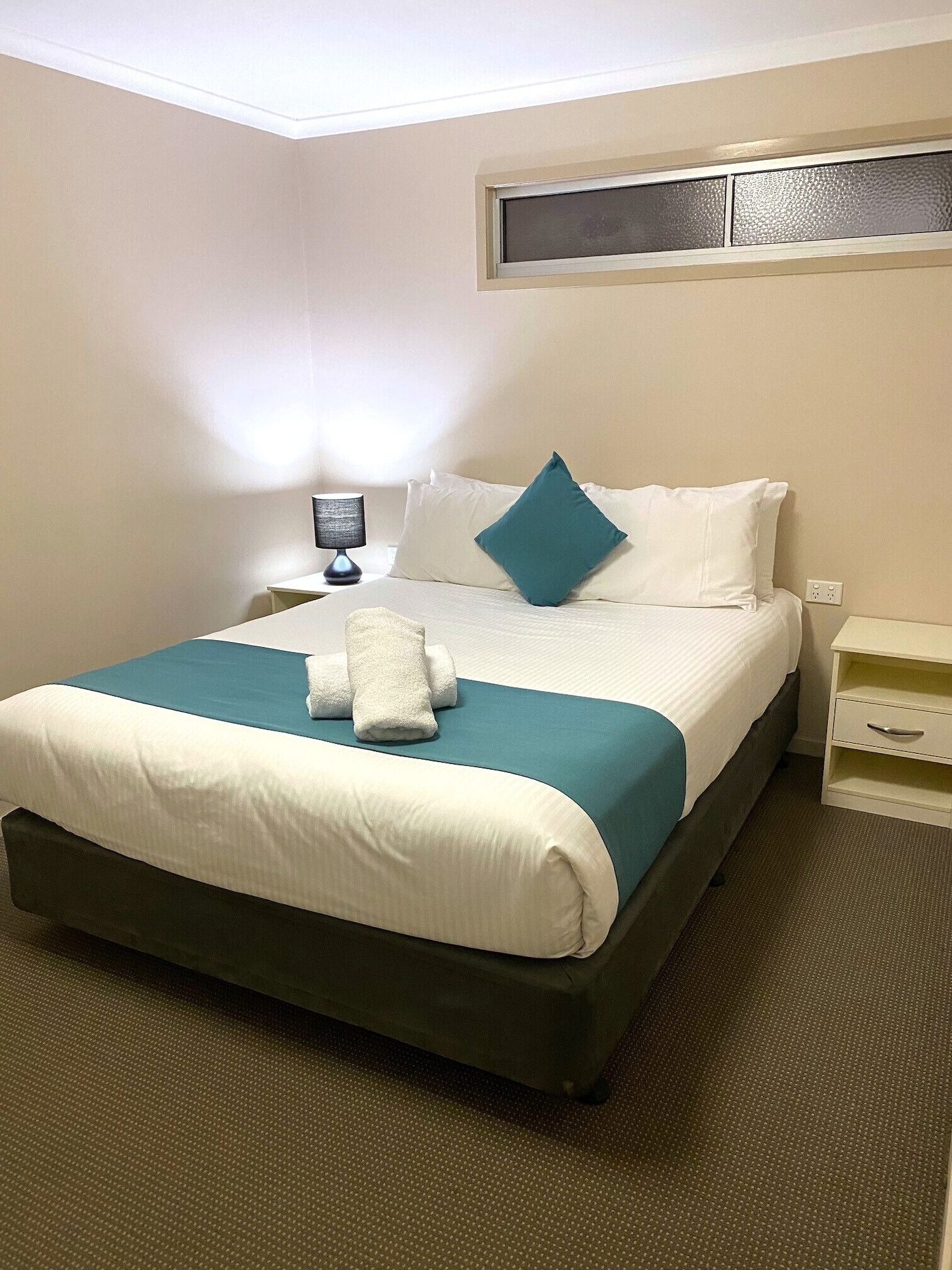 3 BEDROOMS, APARTMENT, RIVER FRONT