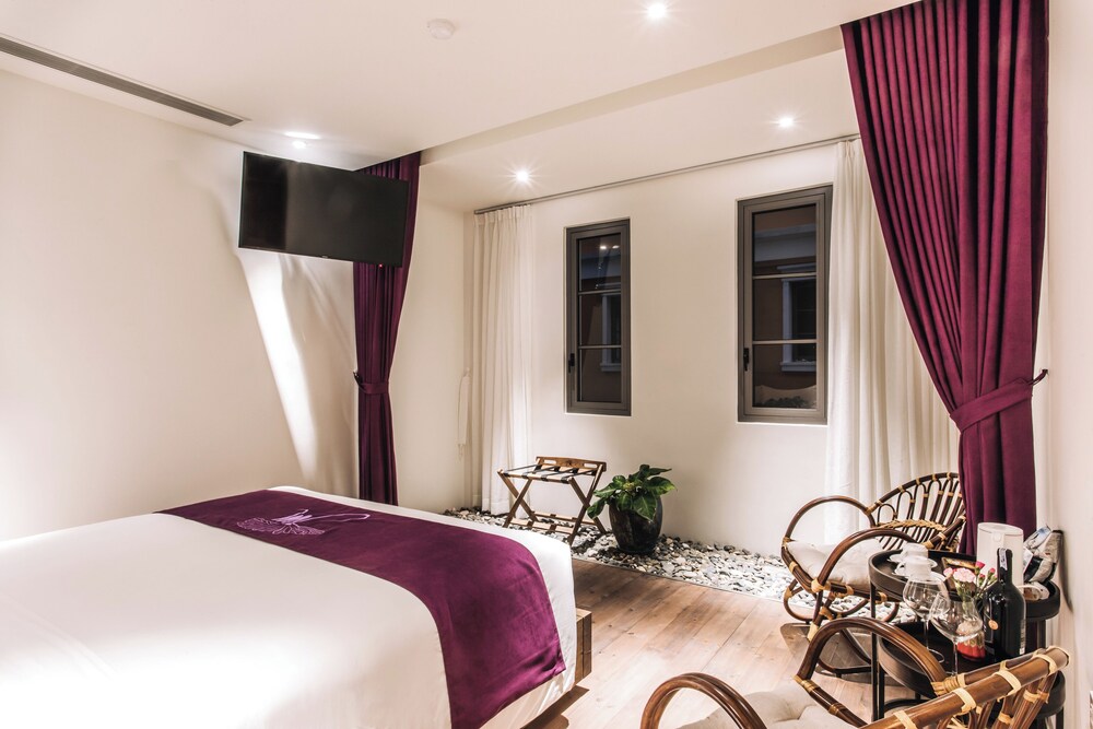 Comfort, King Bed