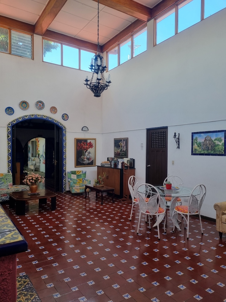 1492 Hotel 33/51